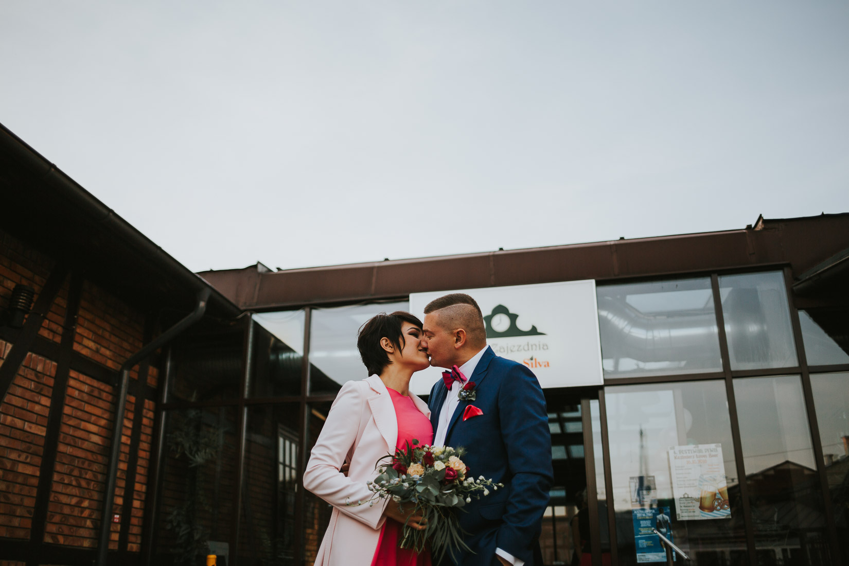 Fotograf ślubny Kraków,Sesja ślubna Muzeum Muzeum Inżynierii Miejskiej ,Stara Zajezdnia Kraków Kazimierz