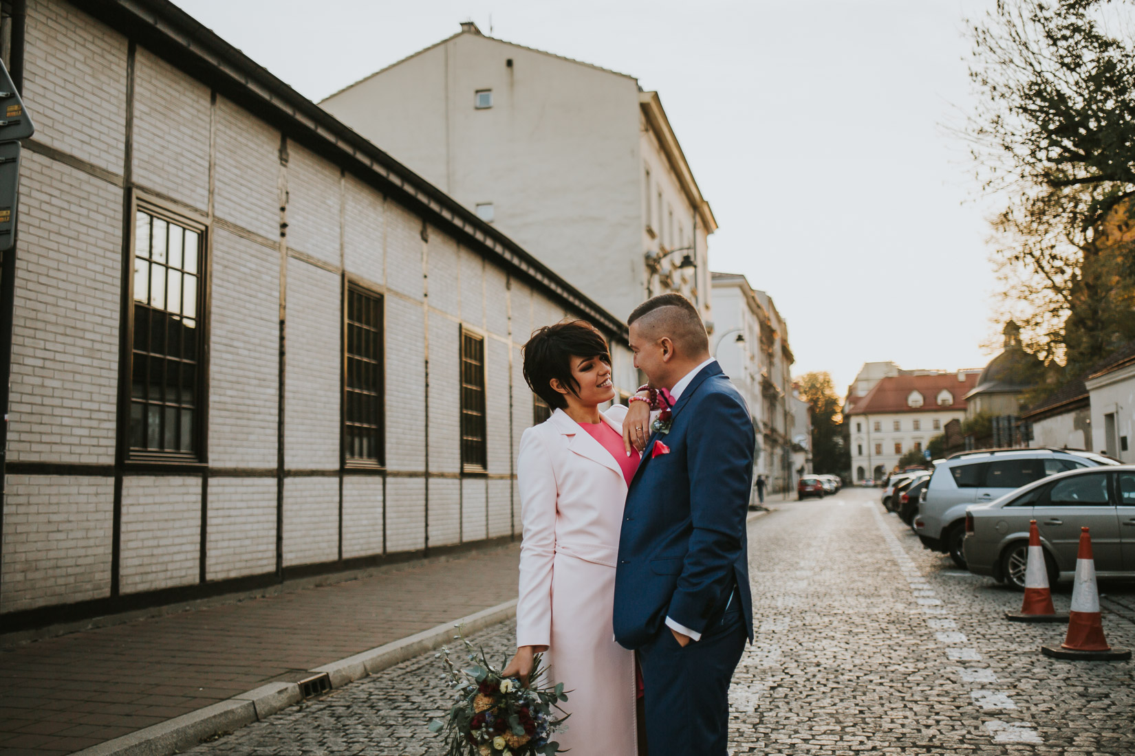 Fotograf ślubny Kraków,Sesja ślubna Muzeum Muzeum Inżynierii Miejskiej ,Stara Zajezdnia Kraków Kazimierz