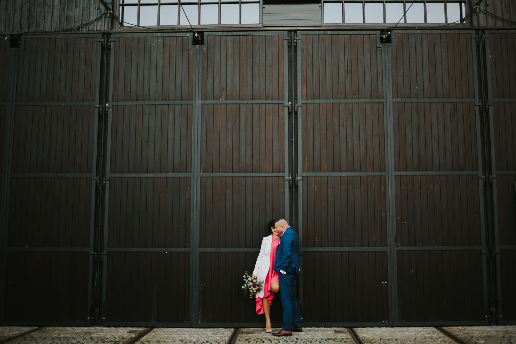 Fotograf ślubny Kraków,Sesja ślubna Muzeum Muzeum Inżynierii Miejskiej ,Stara Zajezdnia Kraków Kazimierz