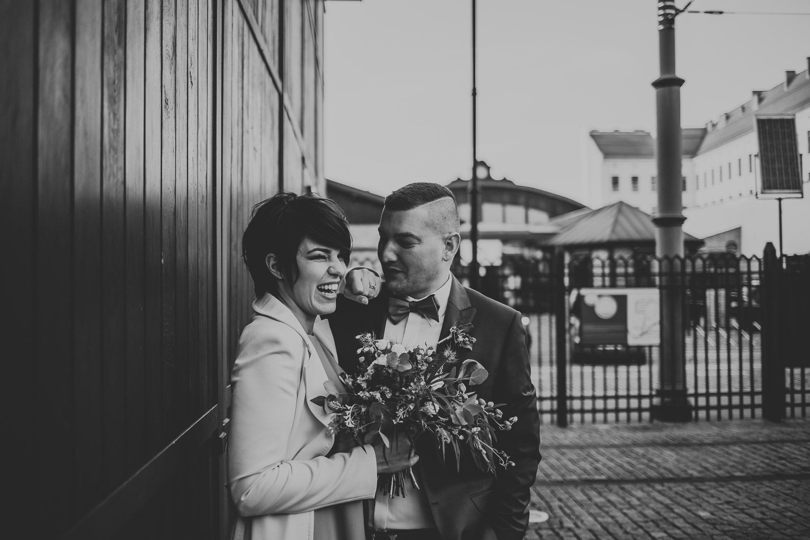 Fotograf ślubny Kraków,Sesja ślubna Muzeum Muzeum Inżynierii Miejskiej ,Stara Zajezdnia Kraków Kazimierz