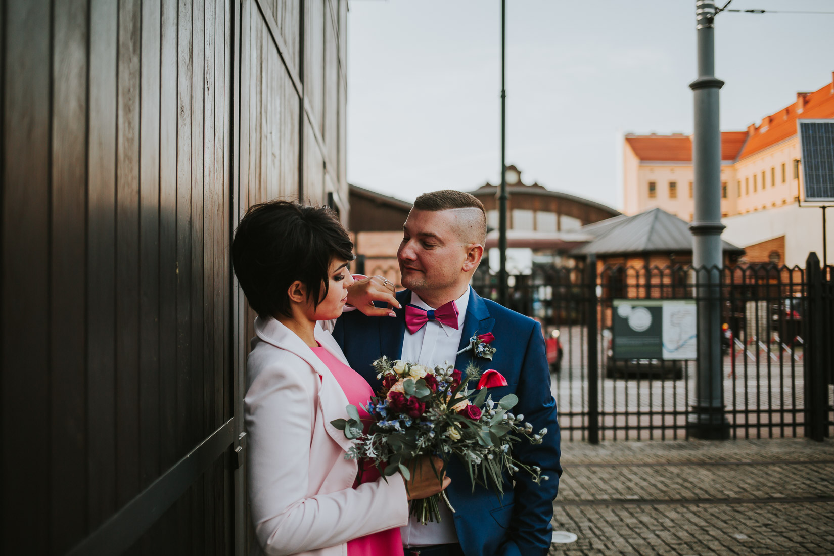 Fotograf ślubny Kraków,Sesja ślubna Muzeum Muzeum Inżynierii Miejskiej ,Stara Zajezdnia Kraków Kazimierz