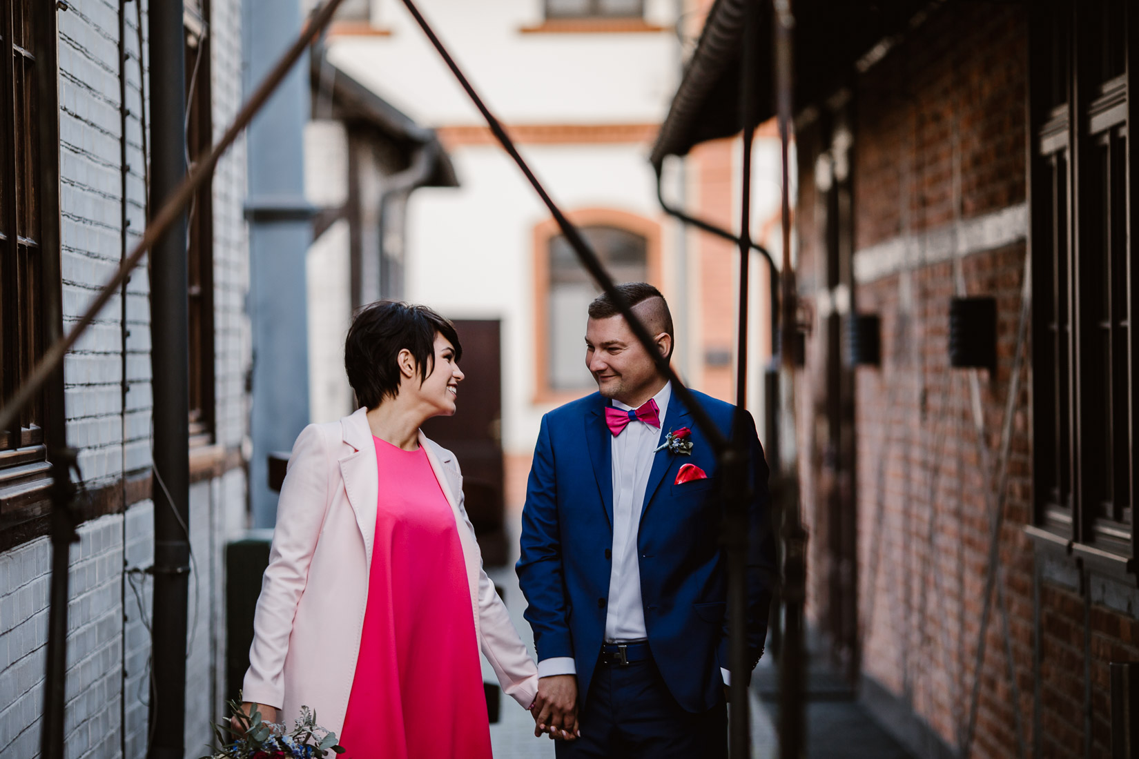 Fotograf ślubny Kraków,Sesja ślubna Muzeum Muzeum Inżynierii Miejskiej ,Stara Zajezdnia Kraków Kazimierz