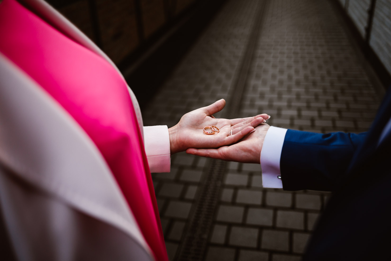 Fotograf ślubny Kraków,Sesja ślubna Muzeum Muzeum Inżynierii Miejskiej ,Stara Zajezdnia Kraków Kazimierz