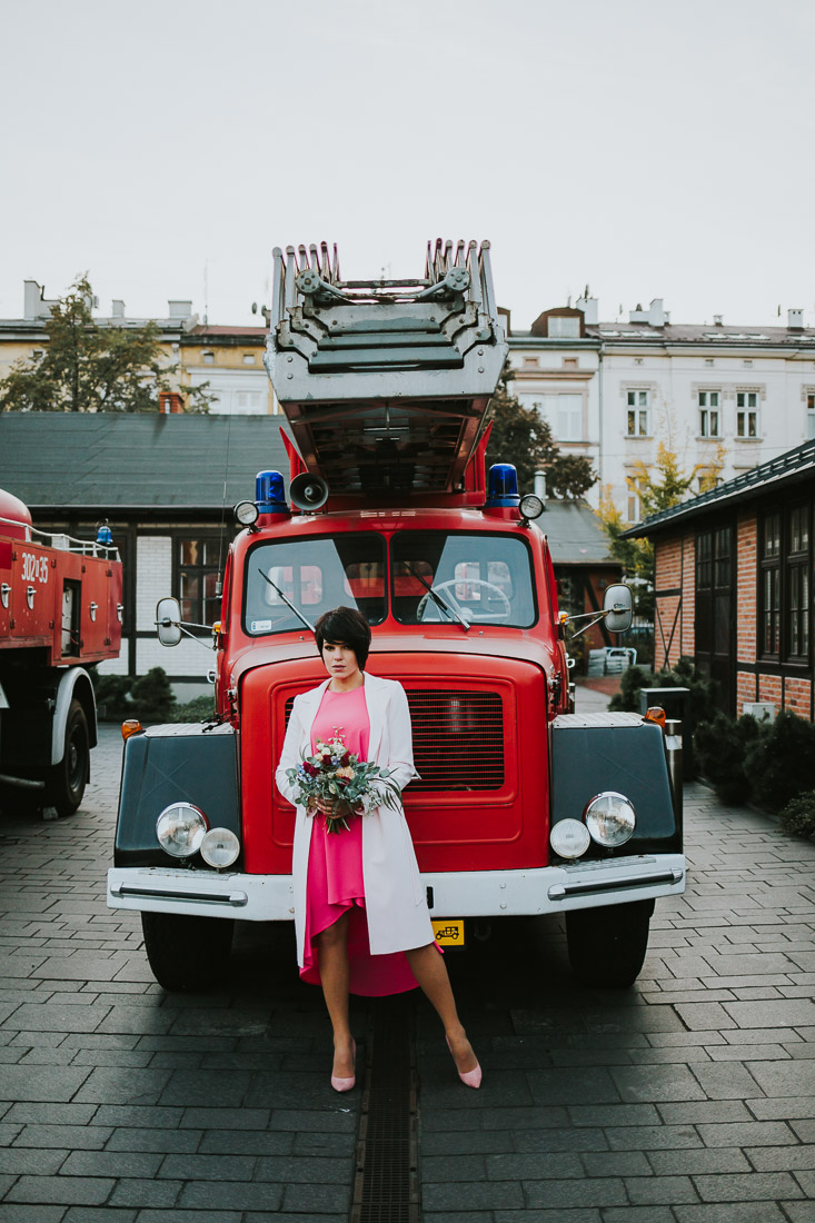 Fotograf ślubny Kraków,Sesja ślubna Muzeum Muzeum Inżynierii Miejskiej ,Stara Zajezdnia Kraków Kazimierz