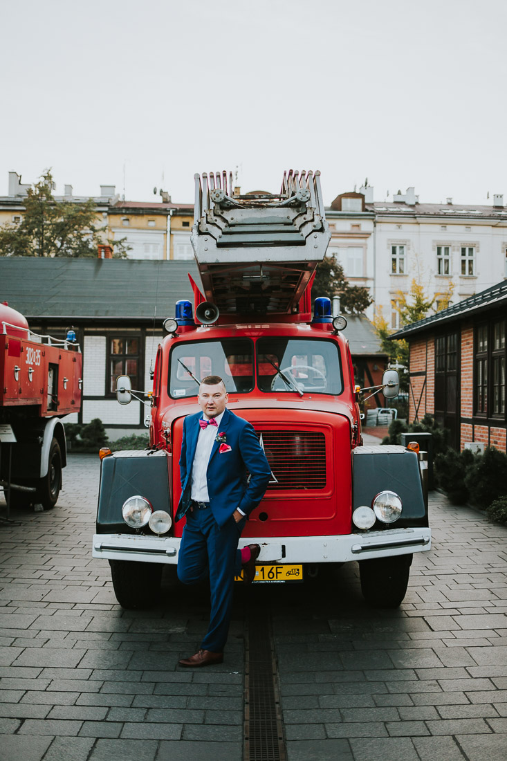 Fotograf ślubny Kraków,Sesja ślubna Muzeum Muzeum Inżynierii Miejskiej ,Stara Zajezdnia Kraków Kazimierz