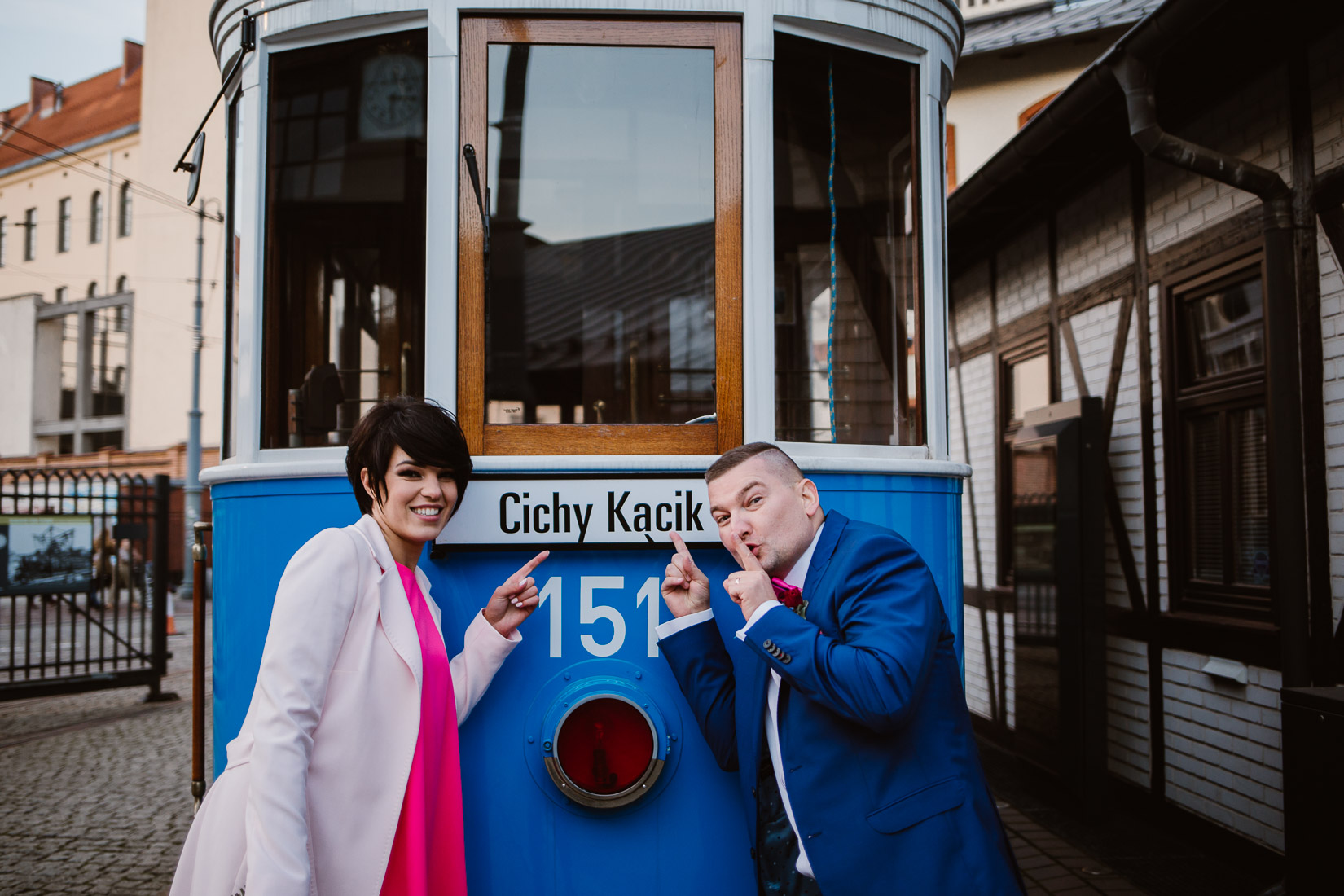 Fotograf ślubny Kraków,Sesja ślubna Muzeum Muzeum Inżynierii Miejskiej ,Stara Zajezdnia Kraków Kazimierz