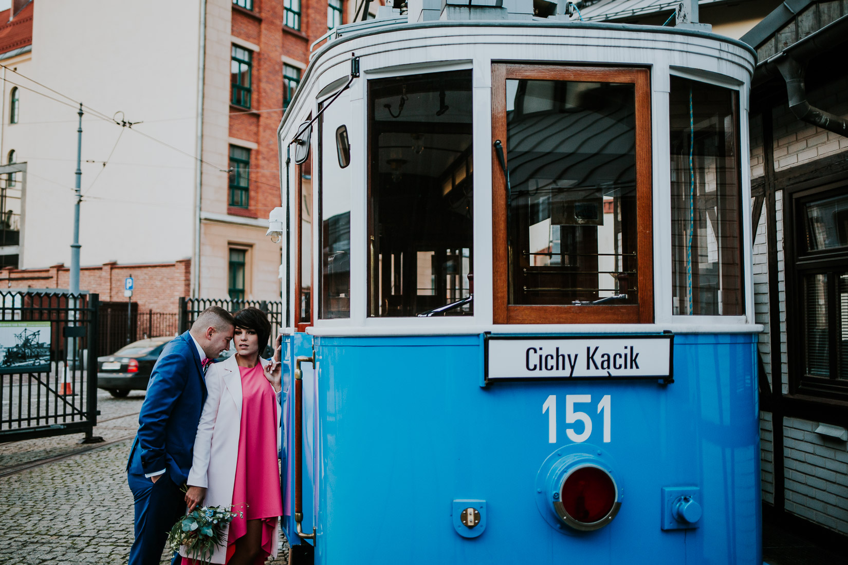 Fotograf ślubny Kraków,Sesja ślubna Muzeum Muzeum Inżynierii Miejskiej ,Stara Zajezdnia Kraków Kazimierz