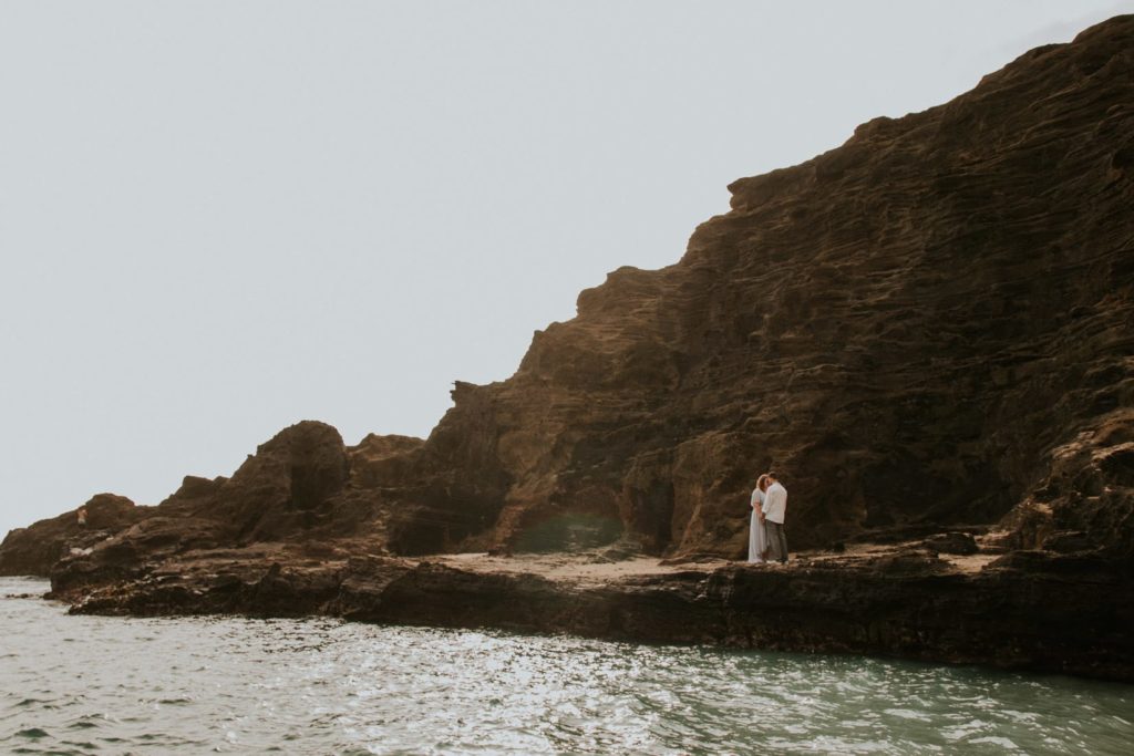 Ślub na Hawajach, halona beach cove wedding session, Hawaii wedding photographers