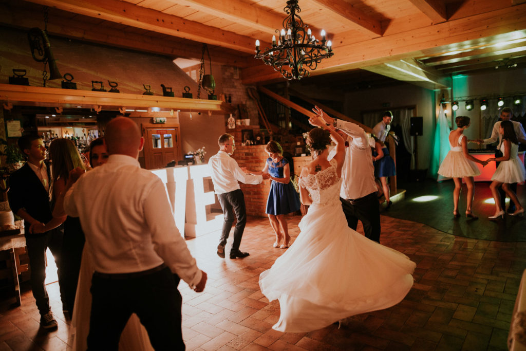 Fotograf ślubny Kielce Ślub rustykalny, Karczma Cekierówka wesele
