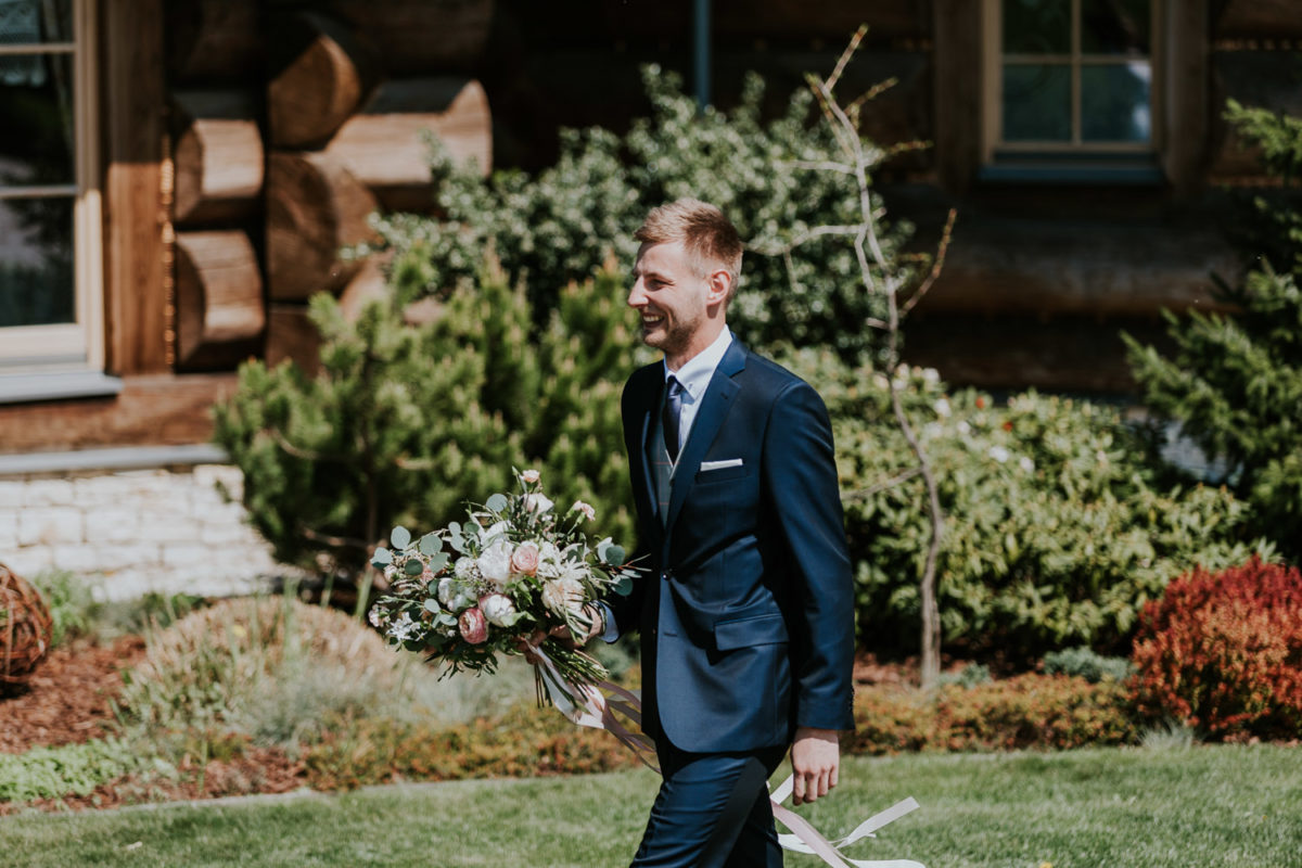 Ślub w Skalnym dworze, Ojców Skalny dwór