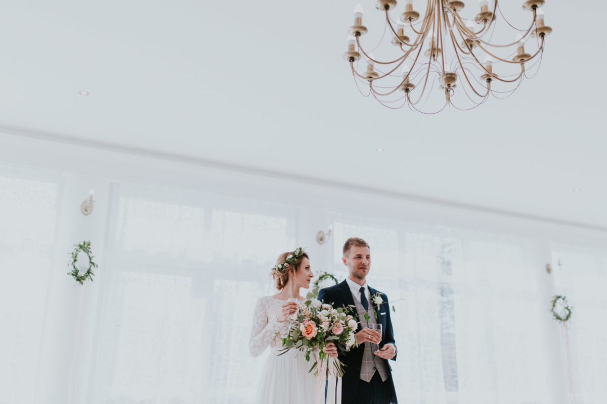 Ślub w Skalnym dworze, Ojców Skalny dwór