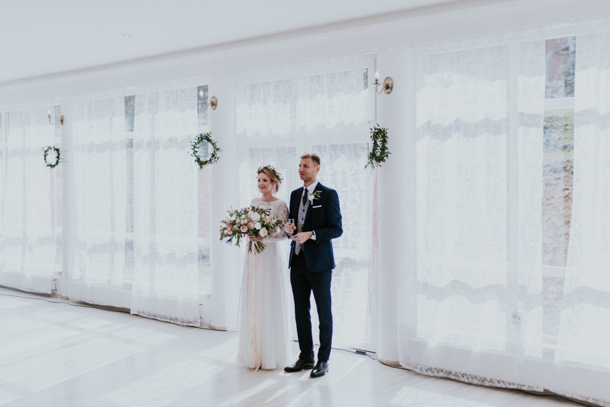 Ślub w Skalnym dworze, Ojców Skalny dwór