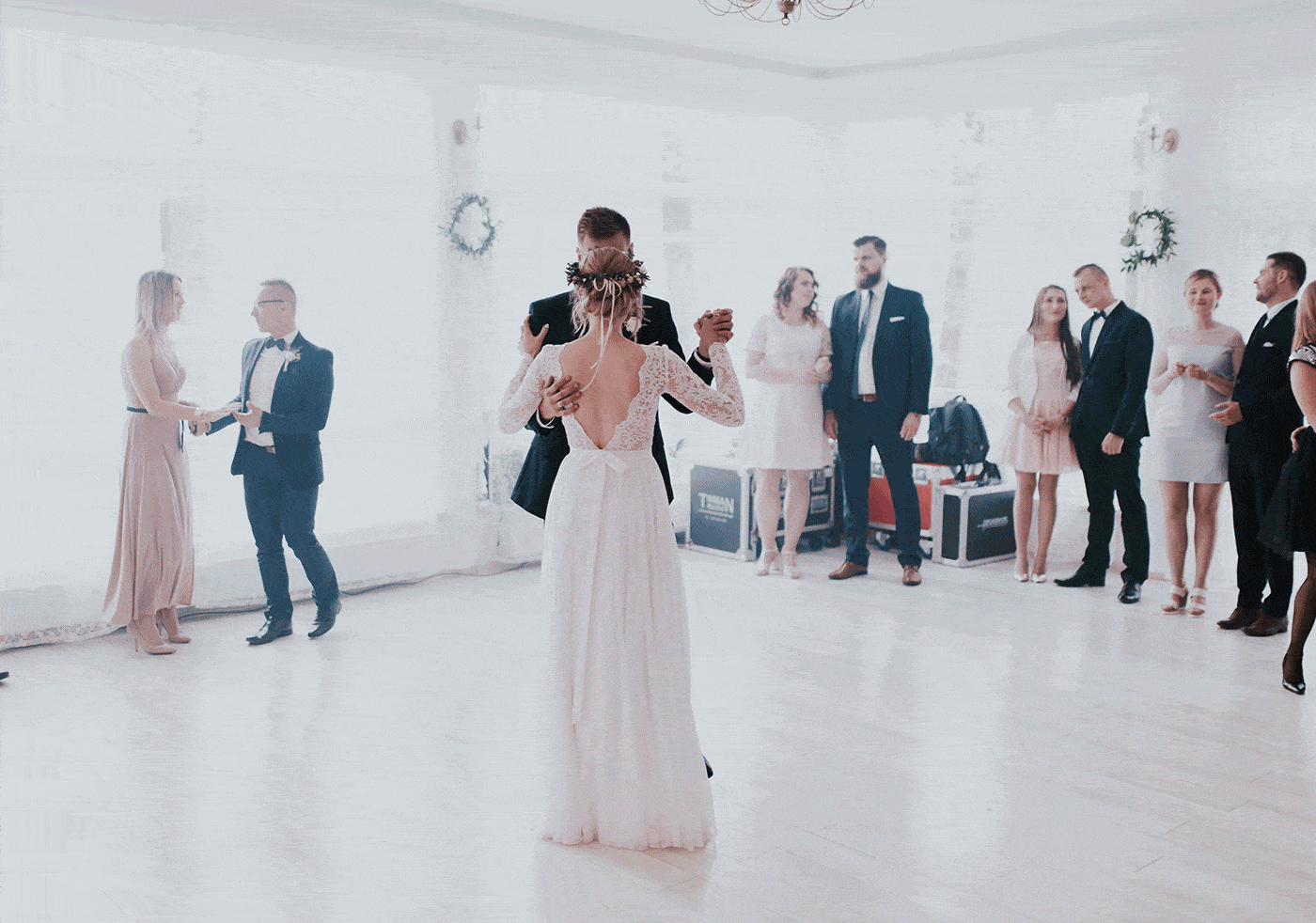 Ślub w Skalnym dworze, Ojców Skalny dwór