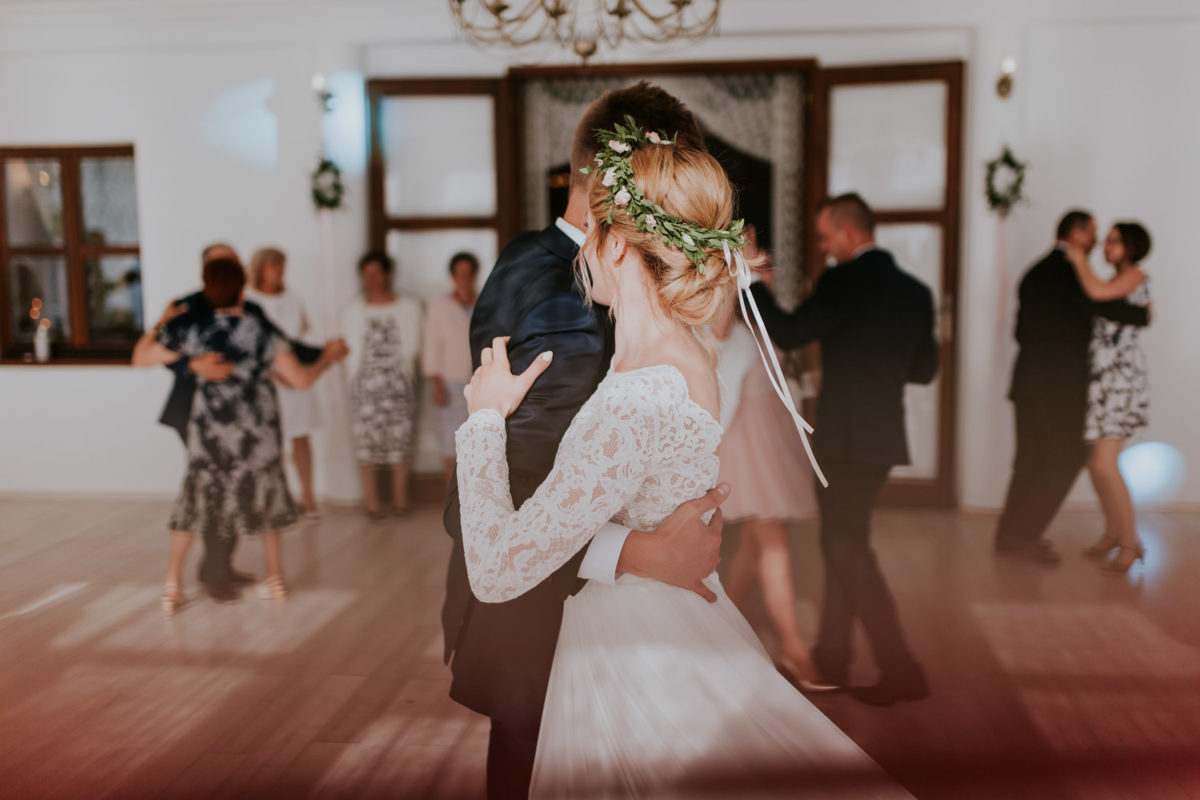 Ślub w Skalnym dworze, Ojców Skalny dwór