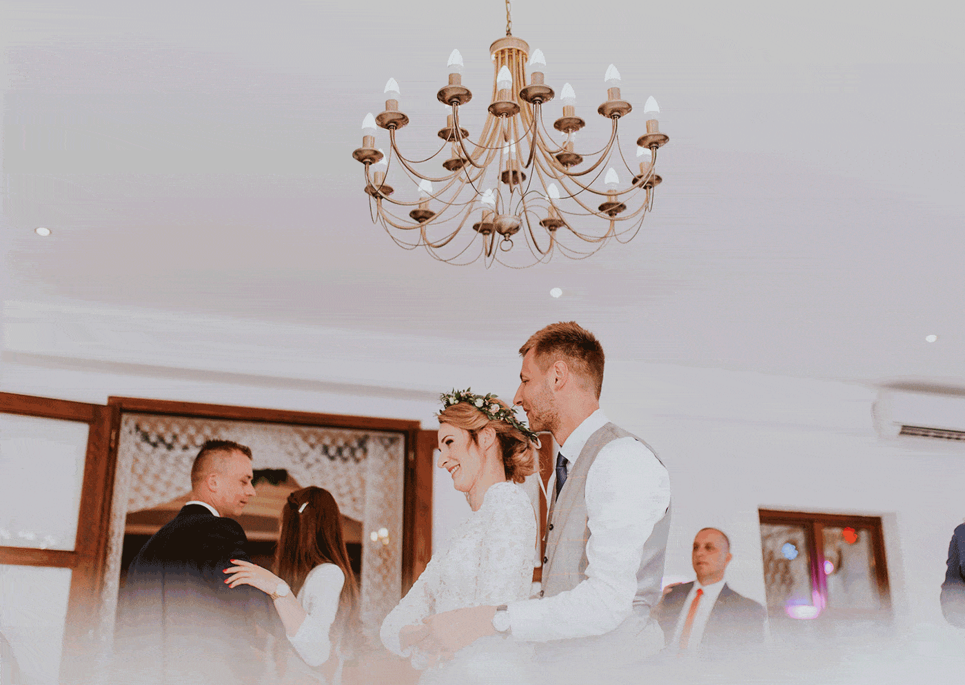 Ślub w Skalnym dworze, Ojców Skalny dwór