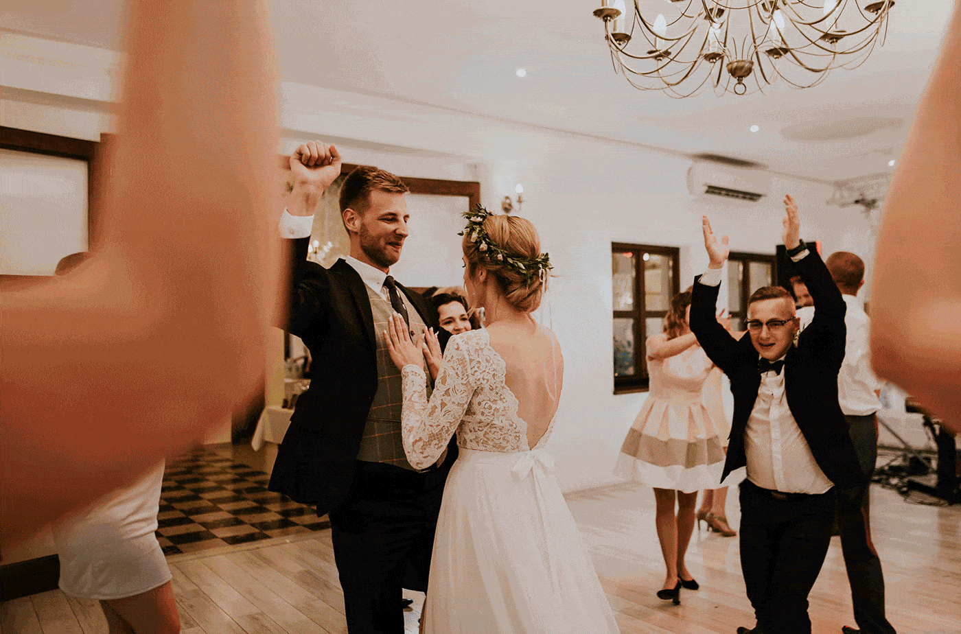 Ślub w Skalnym dworze, Ojców Skalny dwór