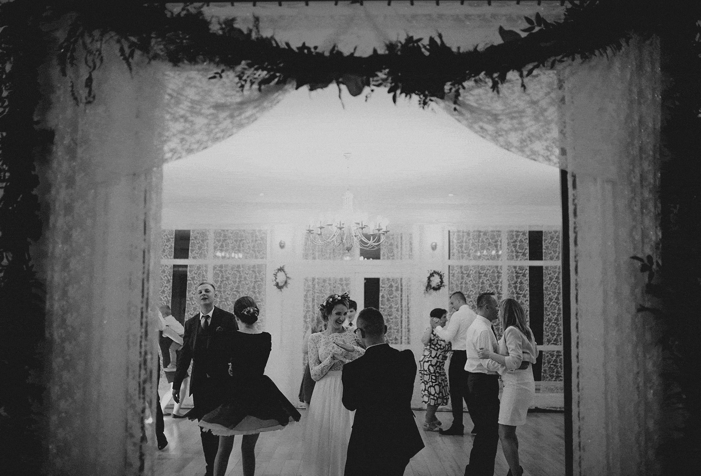 Ślub w Skalnym dworze, Ojców Skalny dwór