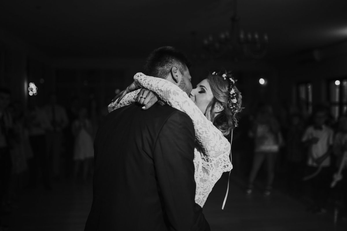 Ślub w Skalnym dworze, Ojców Skalny dwór