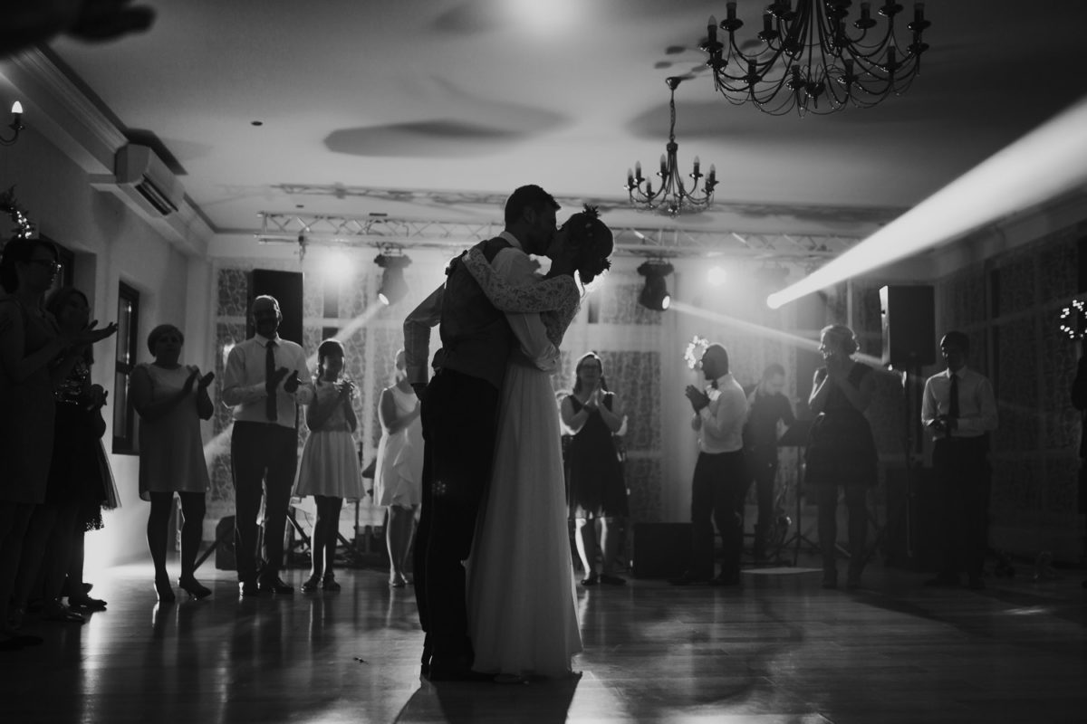 Ślub w Skalnym dworze, Ojców Skalny dwór