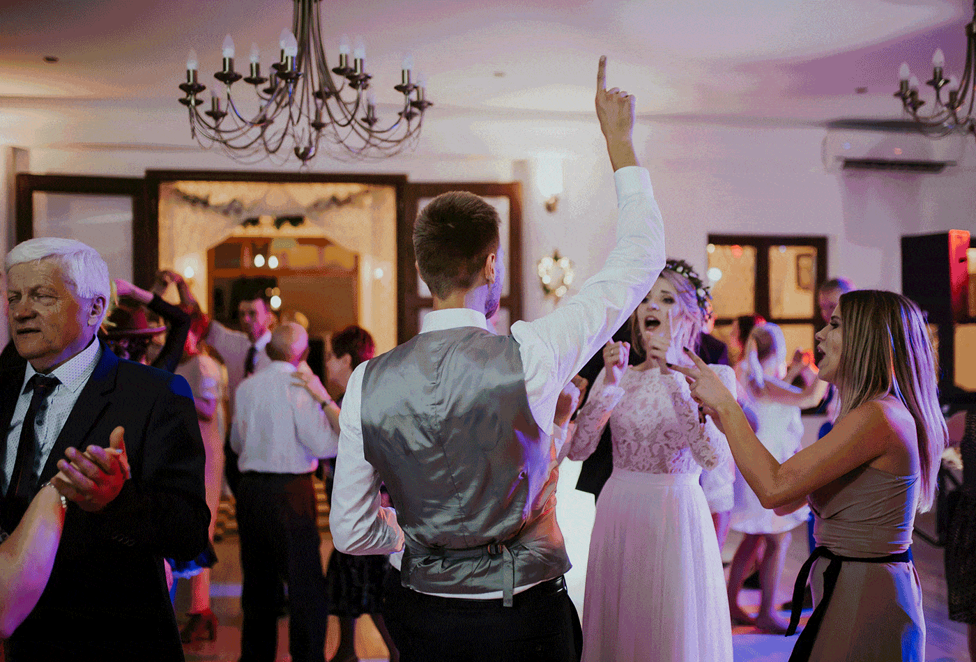 Ślub w Skalnym dworze, Ojców Skalny dwór