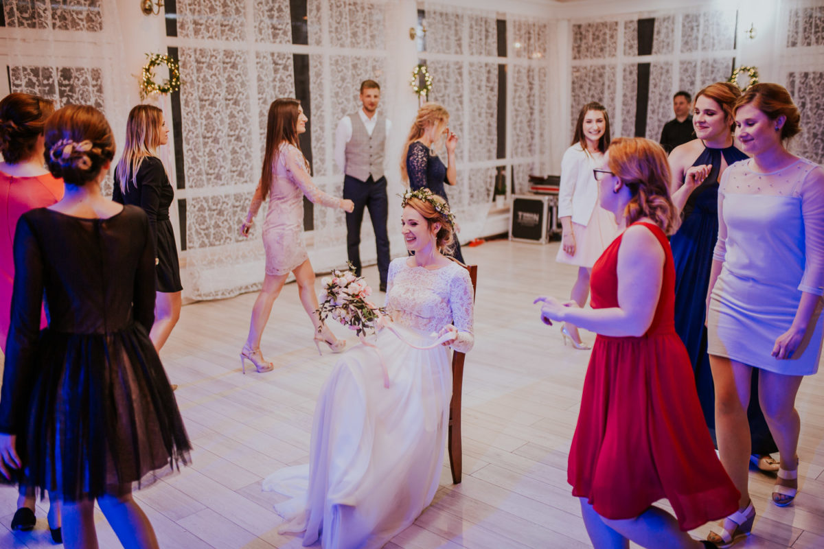 Ślub w Skalnym dworze, Ojców Skalny dwór