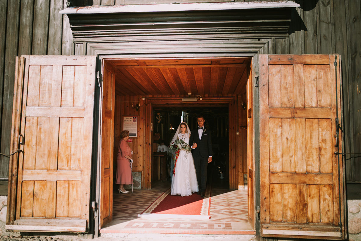 Ślub w Przepitkach, Parafia rzymskokatolicka pw. św. Zygmunta w Królewie ślub, fotografia ślubna Warszawa