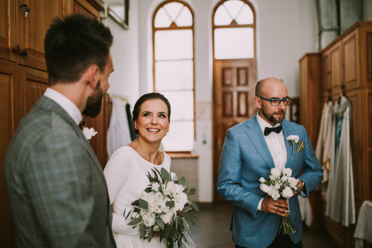 Ślub kościelny, Dekoracja kościoła, Tychy, Fotograf ślubny Warszawa, Duet fotografów