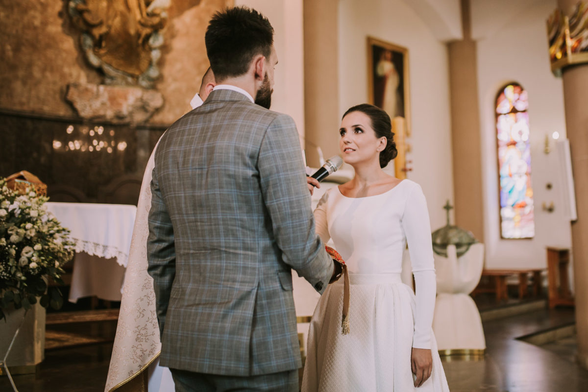 Ślub kościelny, Dekoracja kościoła, Tychy, Fotograf ślubny Warszawa, Duet fotografów