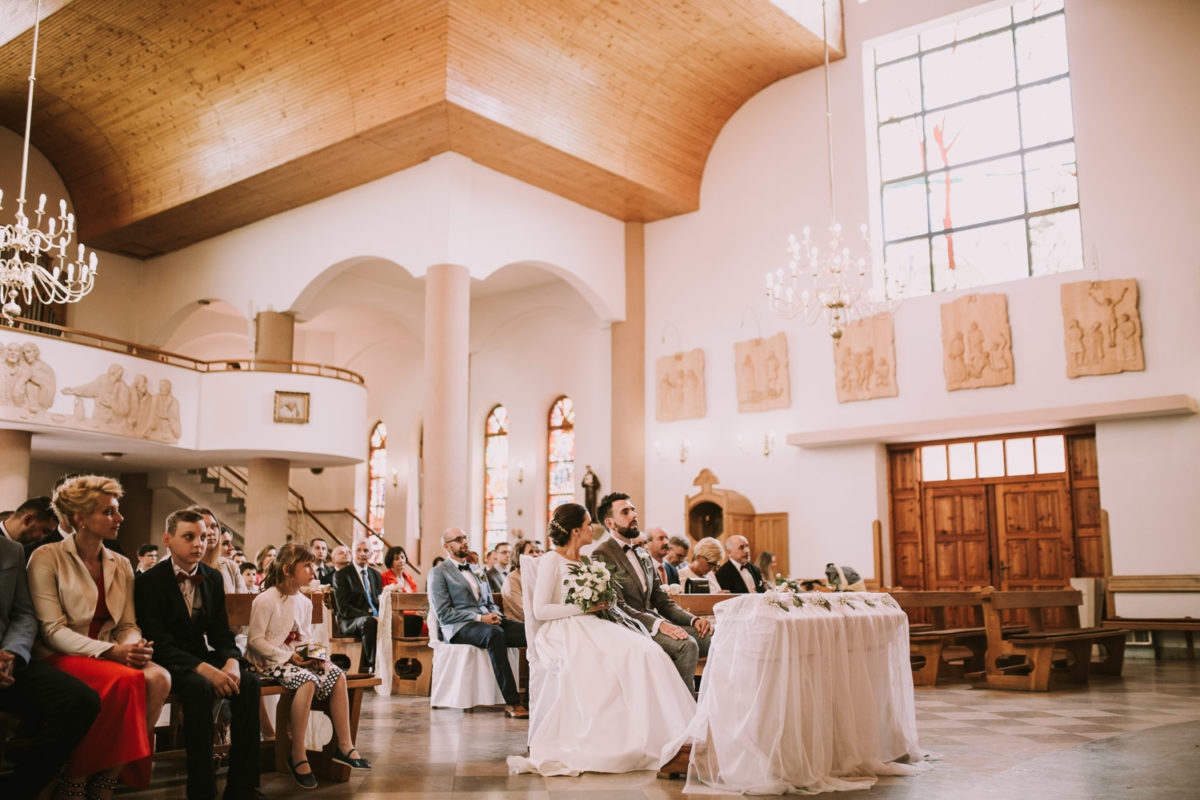 Ślub kościelny, Dekoracja kościoła, Tychy, Fotograf ślubny Warszawa, Duet fotografów