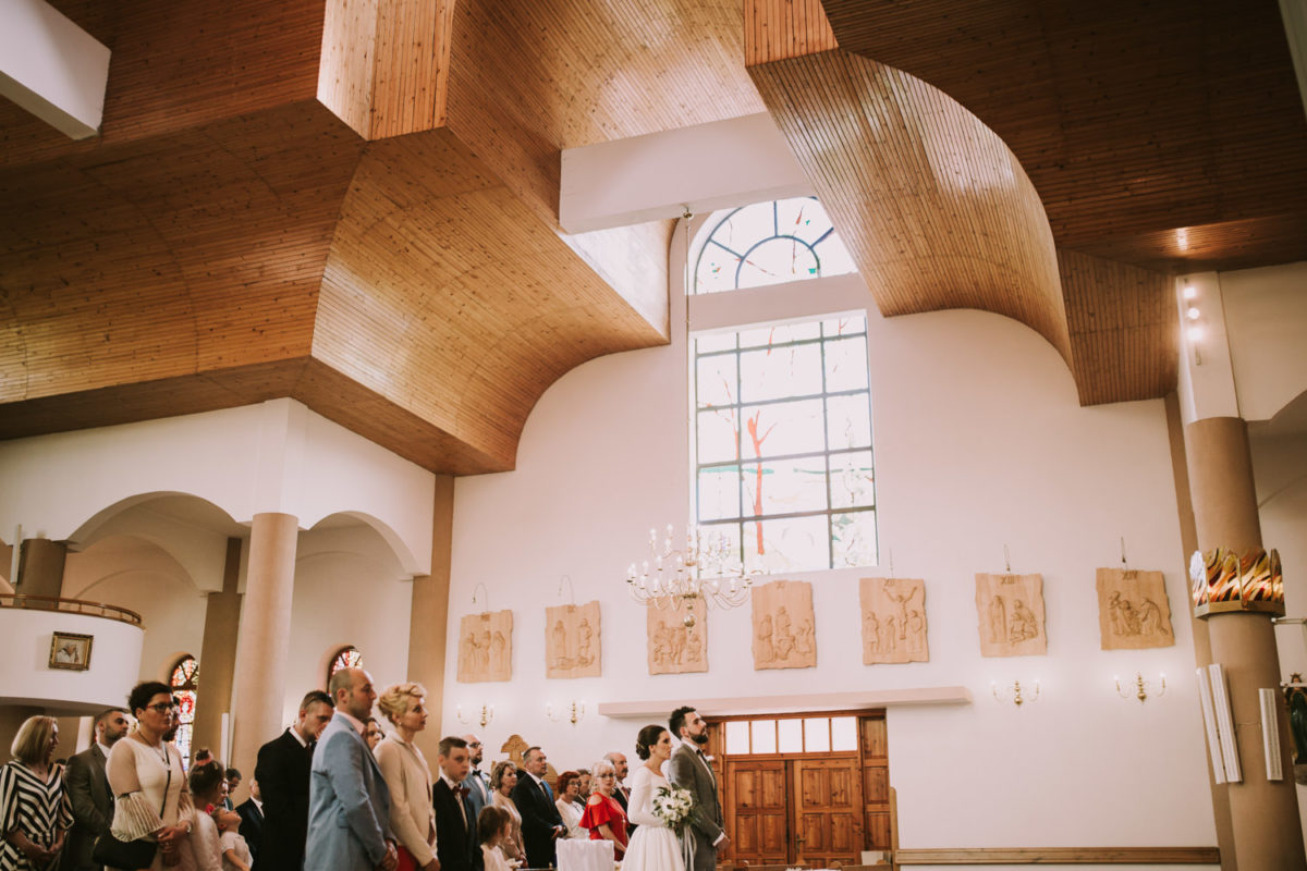 Ślub kościelny, Dekoracja kościoła, Tychy, Fotograf ślubny Warszawa, Duet fotografów