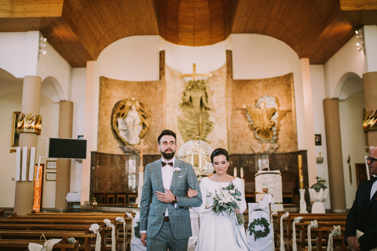 Ślub kościelny, Dekoracja kościoła, Tychy, Fotograf ślubny Warszawa, Duet fotografów