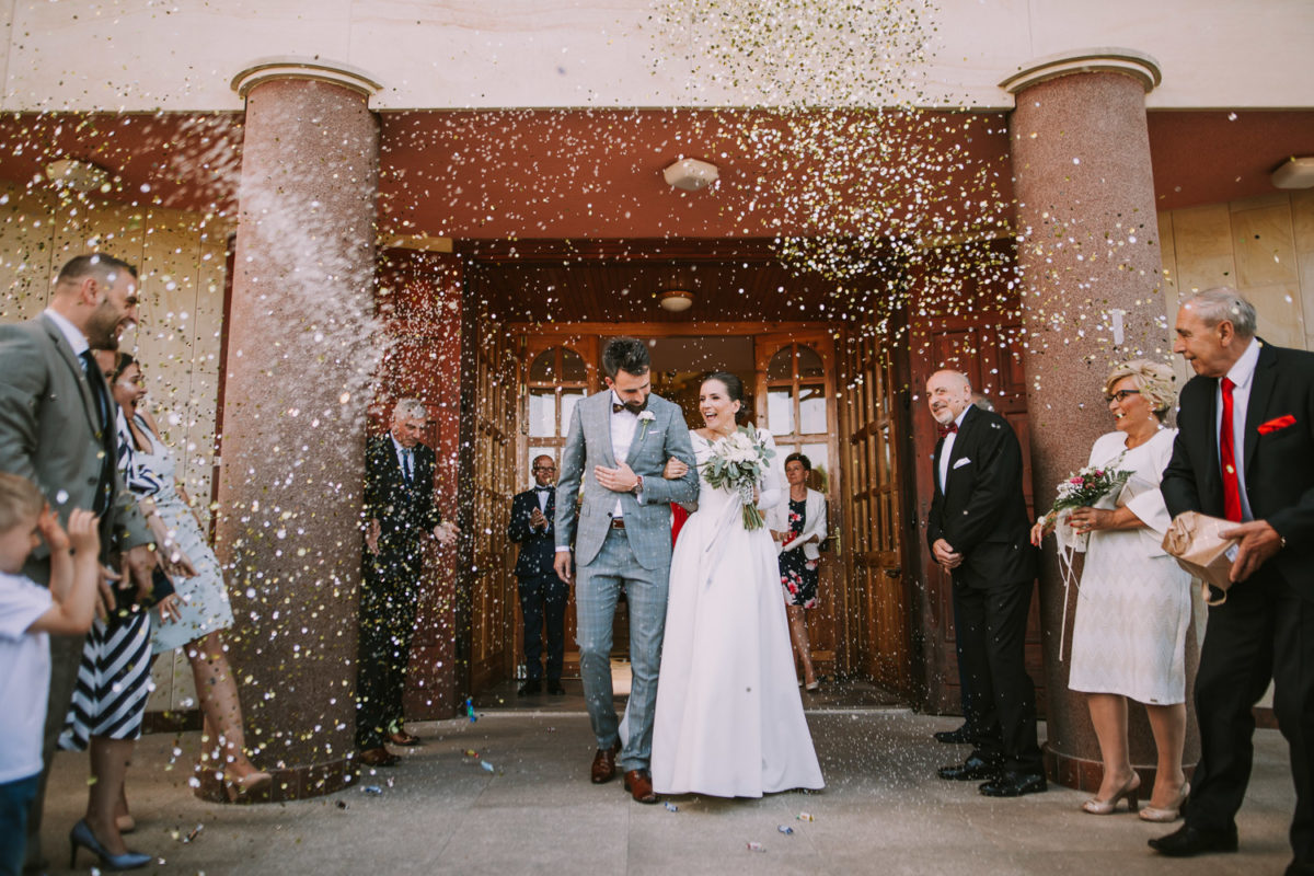 Ślub kościelny, Dekoracja kościoła, Tychy, Fotograf ślubny Warszawa, Duet fotografów