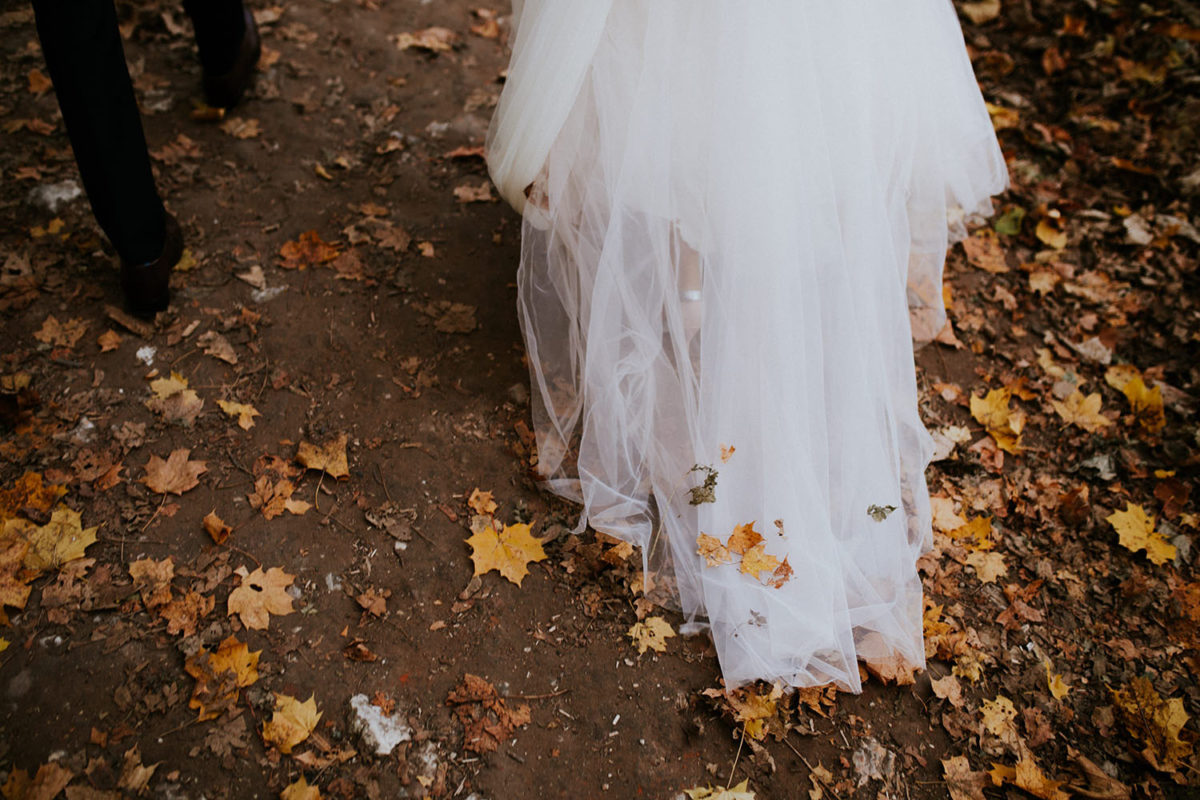 Sesja Ślubna Ojców, Ojcowski Park Narodowy jesienią Kraków, Duet Fotografów, Sesja Ślubna z psem z pieskiem