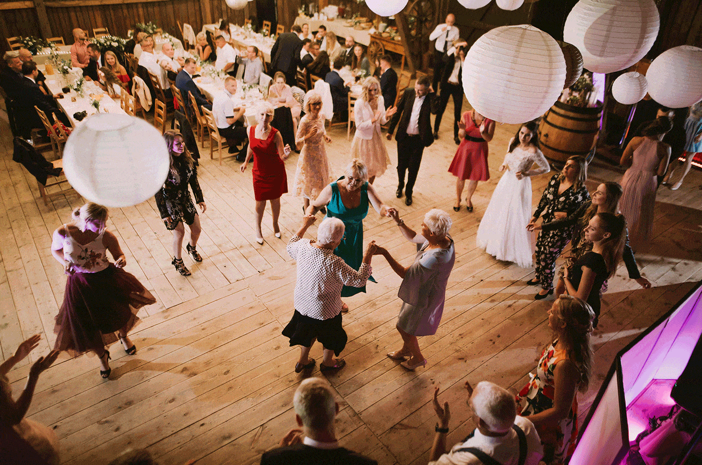 Rustykalne wesele w stodole, Fotograf Ślubny Warszawa, Folwark Wiązy 