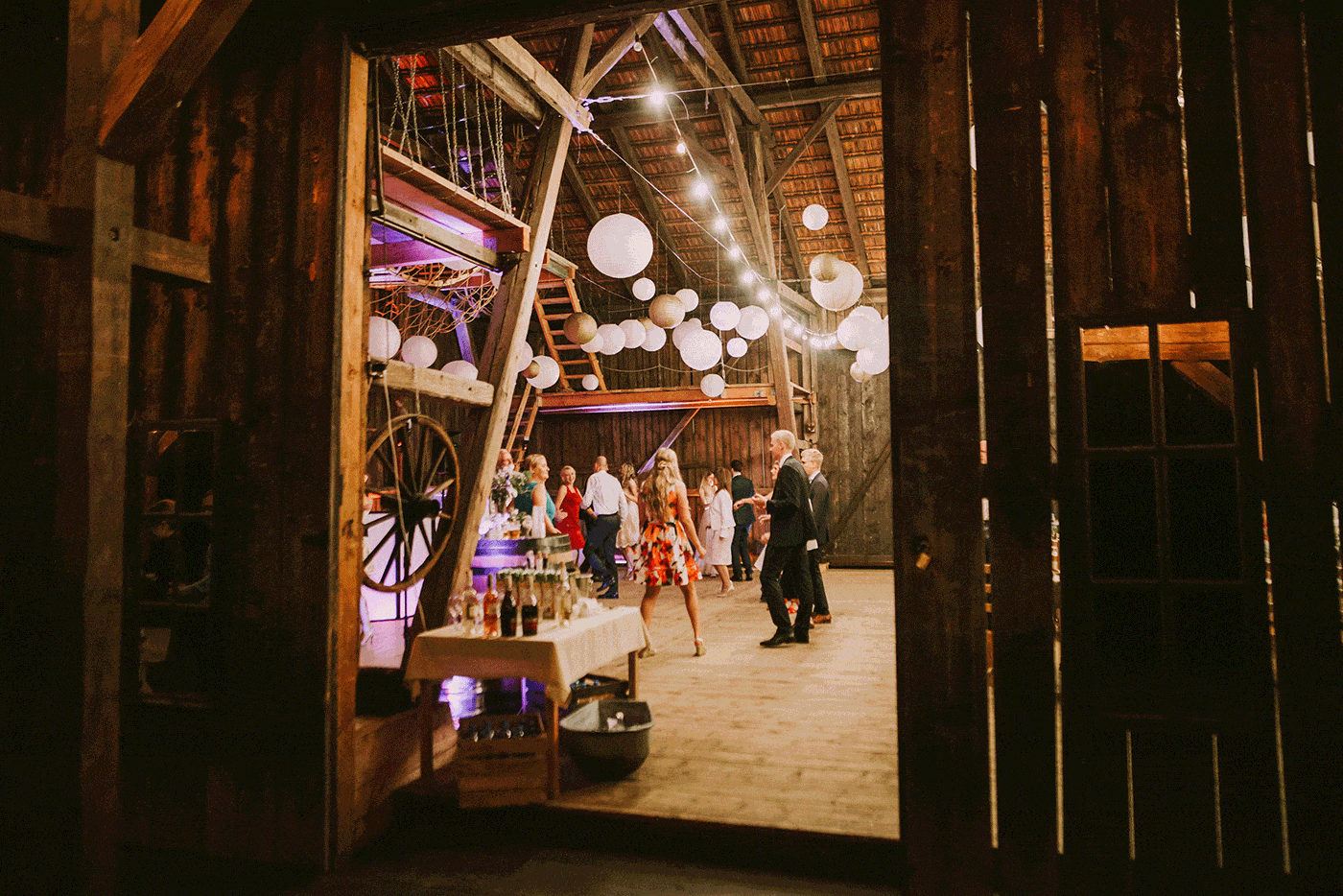 Rustykalne wesele w stodole, Fotograf Ślubny Warszawa, Folwark Wiązy 