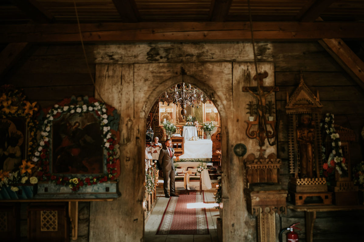 Ślub w Kościele pw. św. Michała Archanioła w Dębnie, Kościół w Dębnie, Fotografia ślubna Warszawa