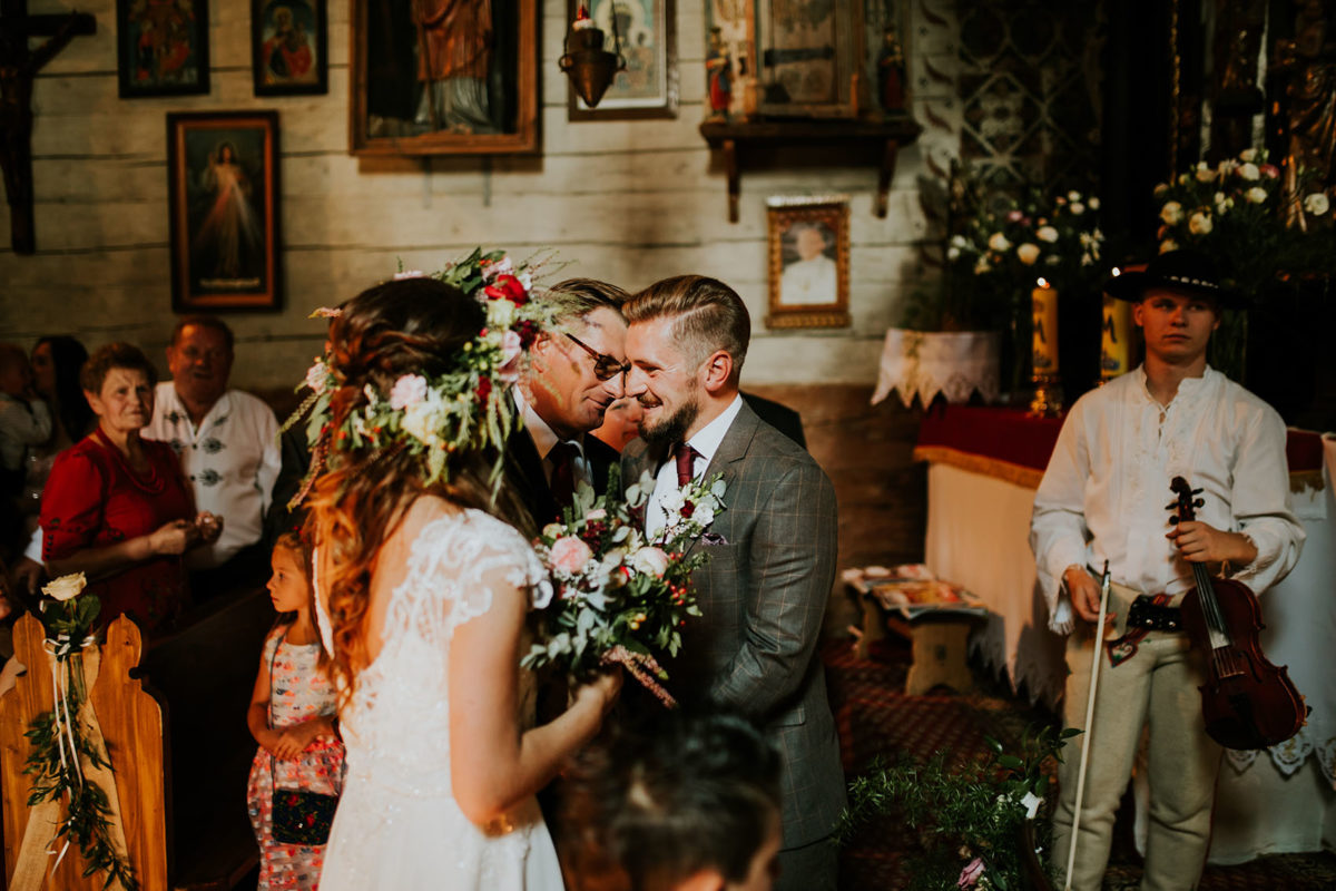 Ślub w Kościele pw. św. Michała Archanioła w Dębnie, Kościół w Dębnie, Fotografia ślubna Warszawa
