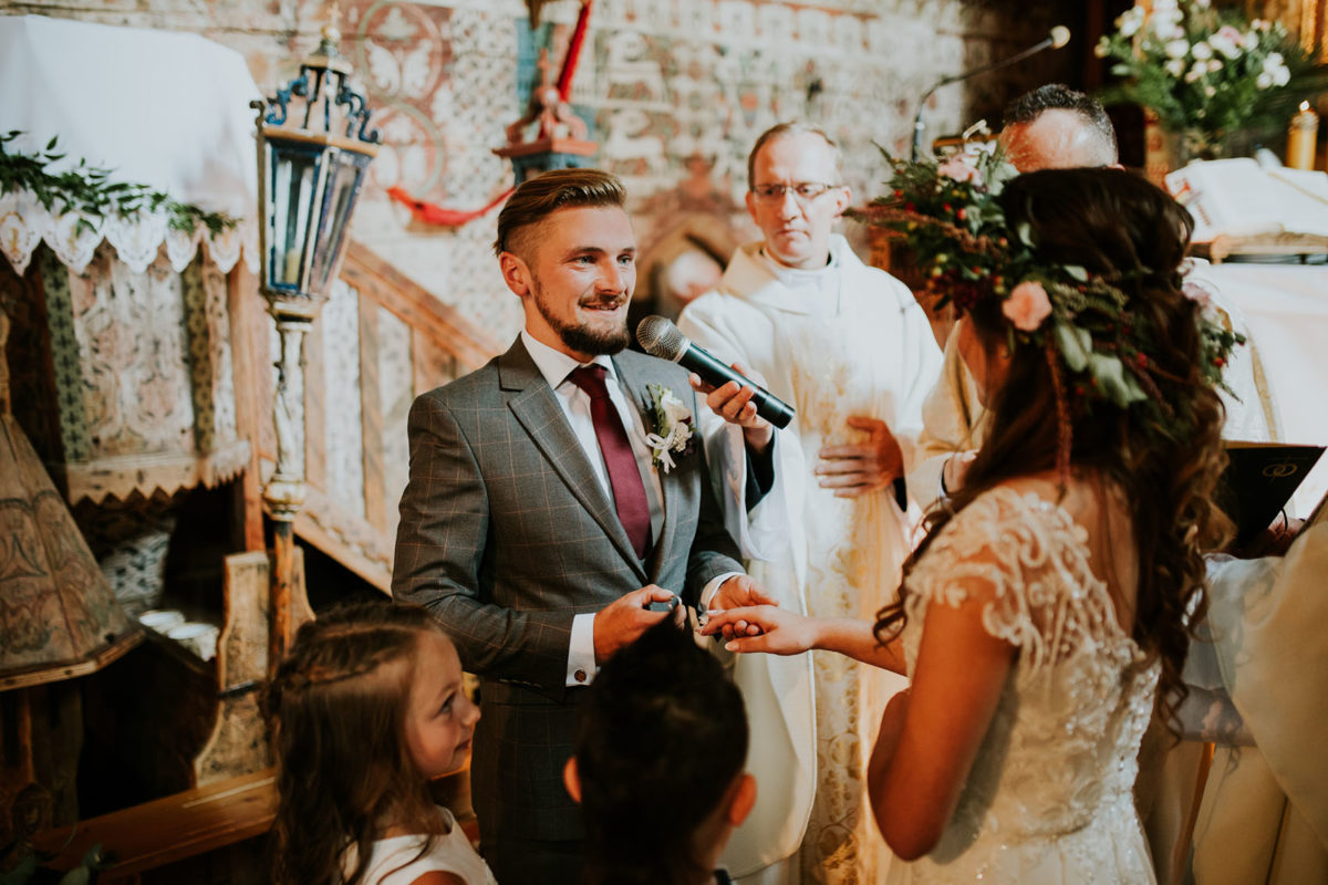 Ślub w Kościele pw. św. Michała Archanioła w Dębnie, Kościół w Dębnie, Fotografia ślubna Warszawa