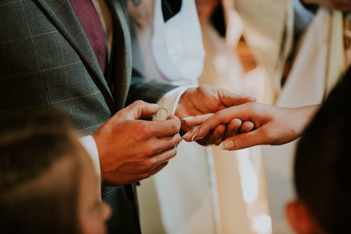 Ślub w Kościele pw. św. Michała Archanioła w Dębnie, Kościół w Dębnie, Fotografia ślubna Warszawa