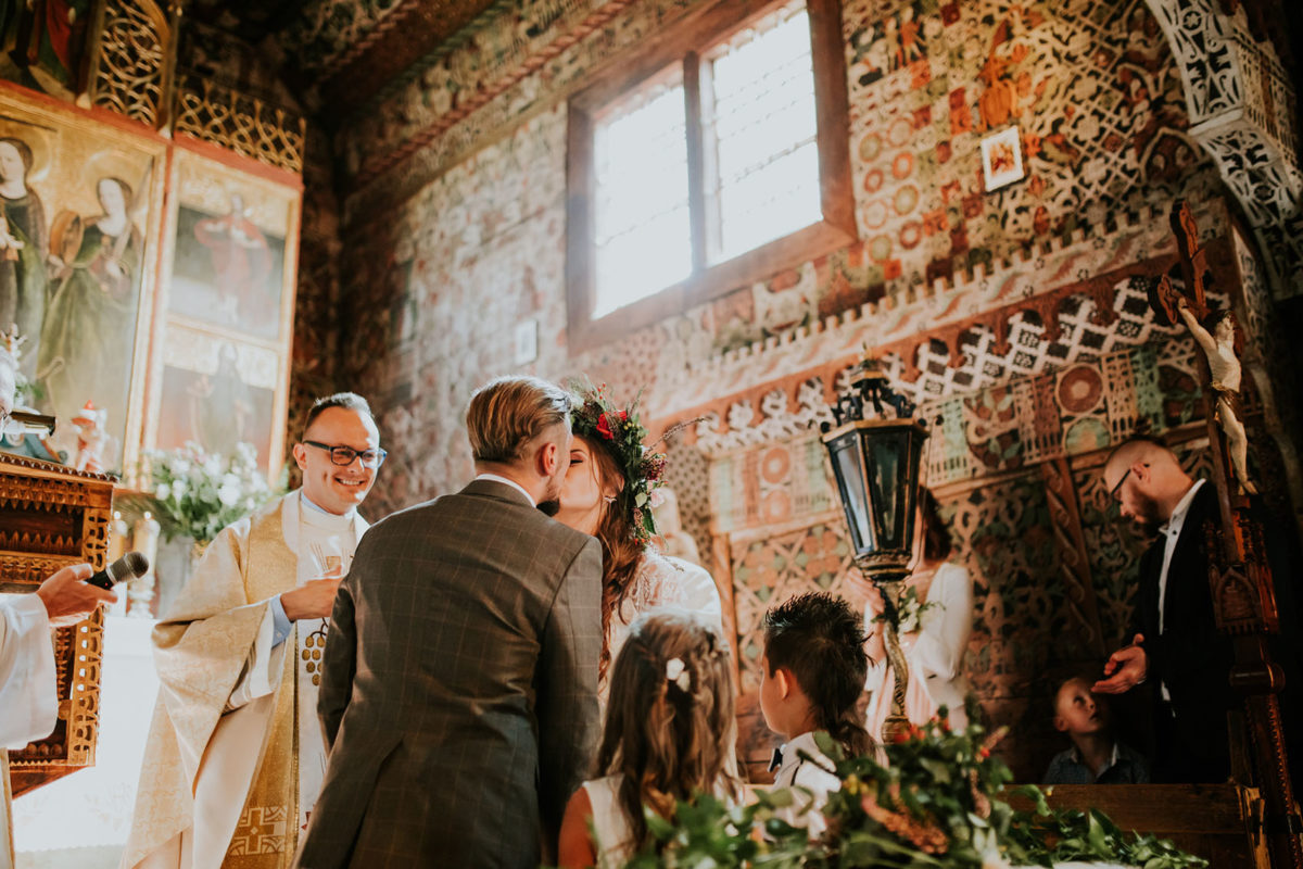 Ślub w Kościele pw. św. Michała Archanioła w Dębnie, Kościół w Dębnie, Fotografia ślubna Warszawa
