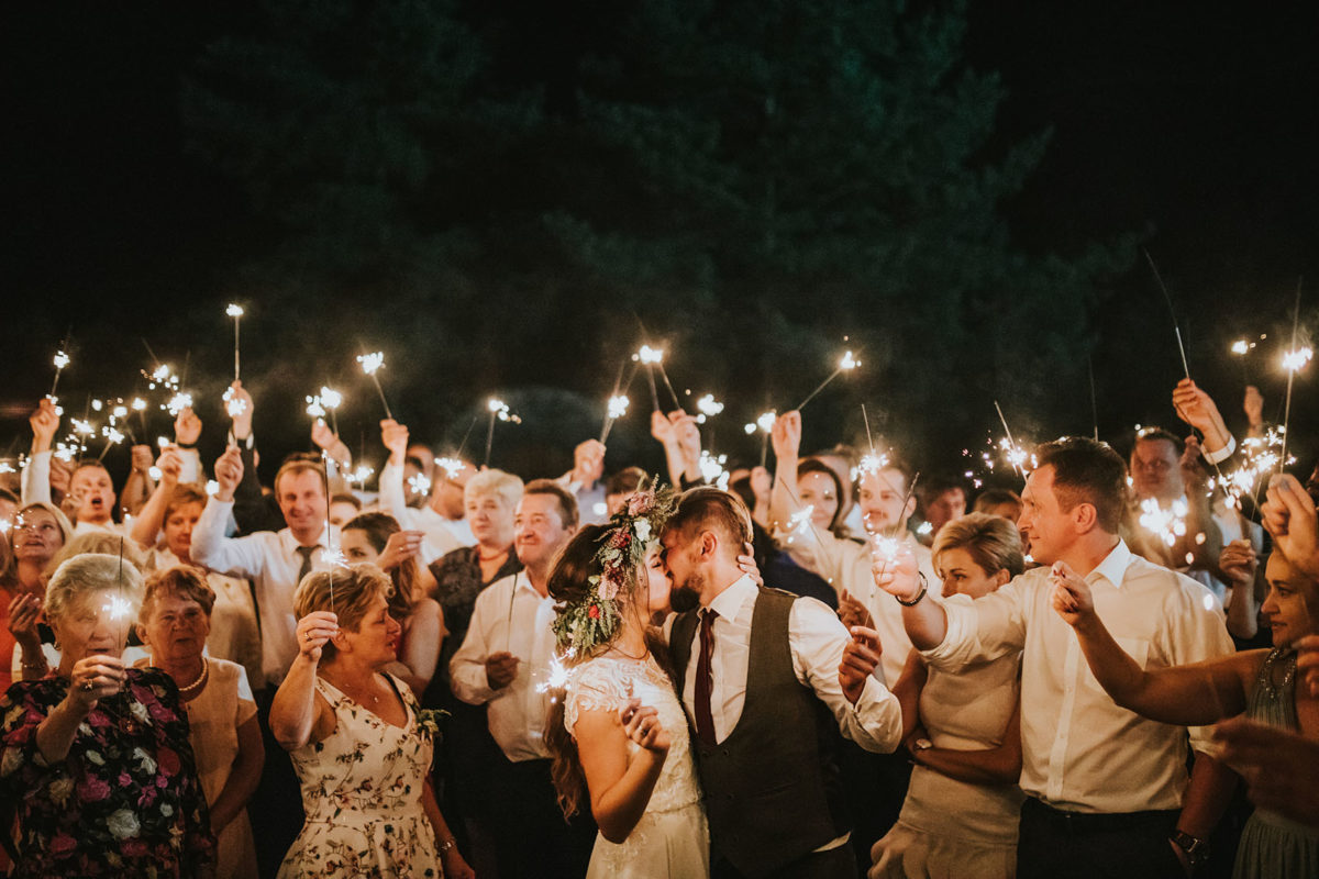 Zimne ognie na ślubie, sesja z zimnymi ogniami Warszawa , Fotografia Ślubna Kraków
