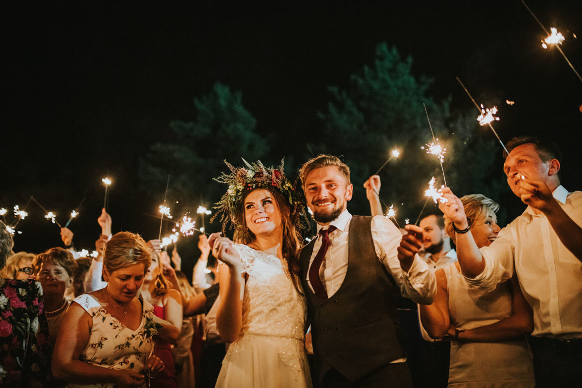 Zimne ognie na ślubie, sesja z zimnymi ogniami Warszawa , Fotografia Ślubna Kraków