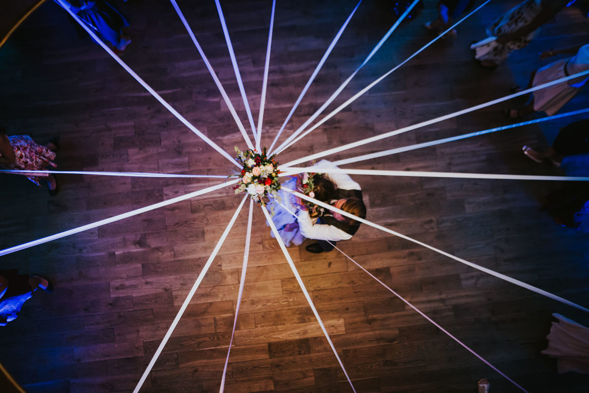 Oczepiny przecinanie wstążek , odcinanie wstążek od bukietu, inne oczepiny, alternatywa dla rzucania bukietem