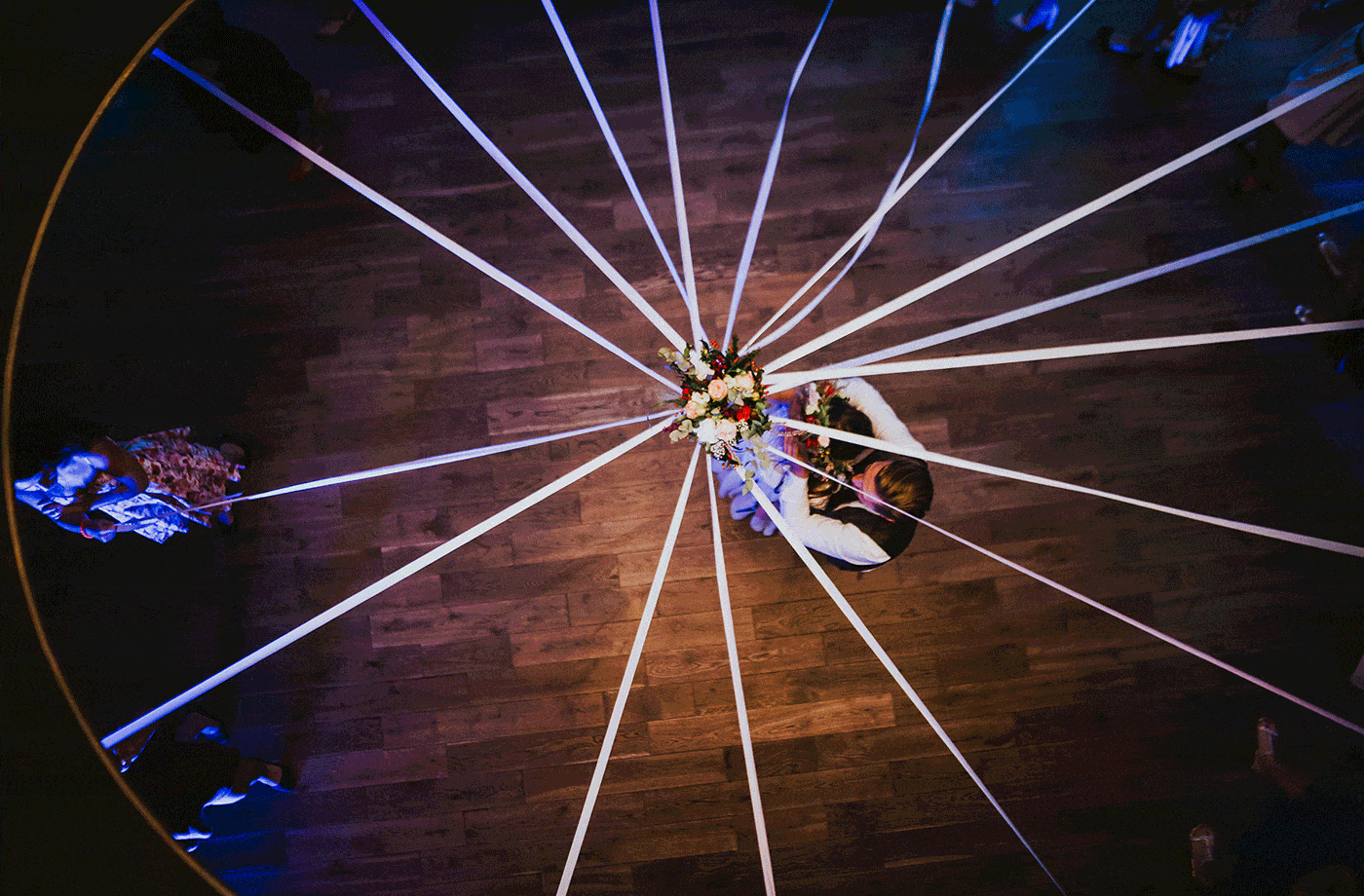 Oczepiny przecinanie wstążek , odcinanie wstążek od bukietu