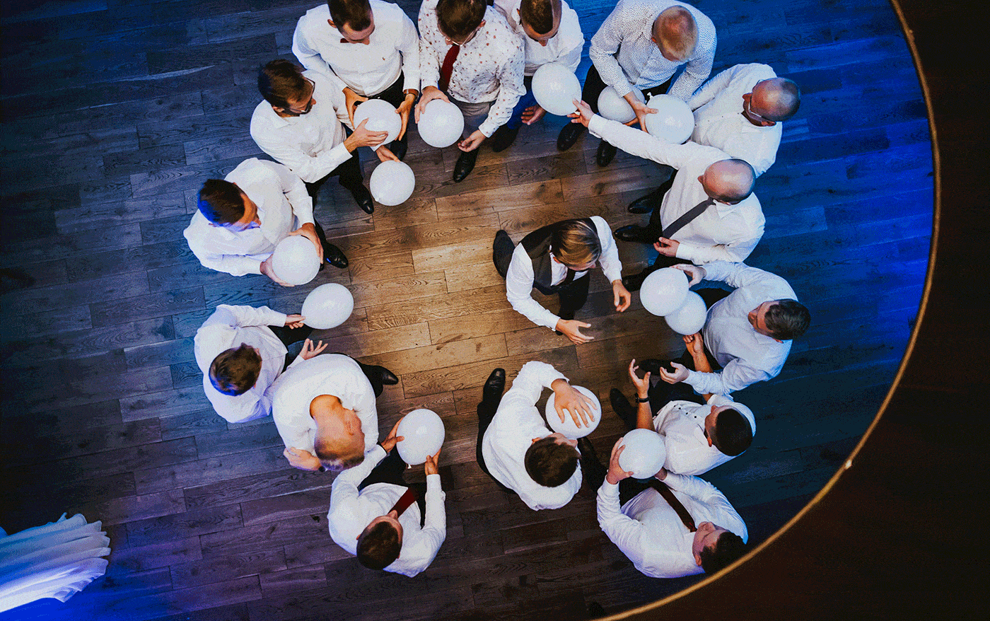 Oczepiny przebijanie balonów z konfetti, inne oczepiny, alternatywa dla rzucania muchą krawatem