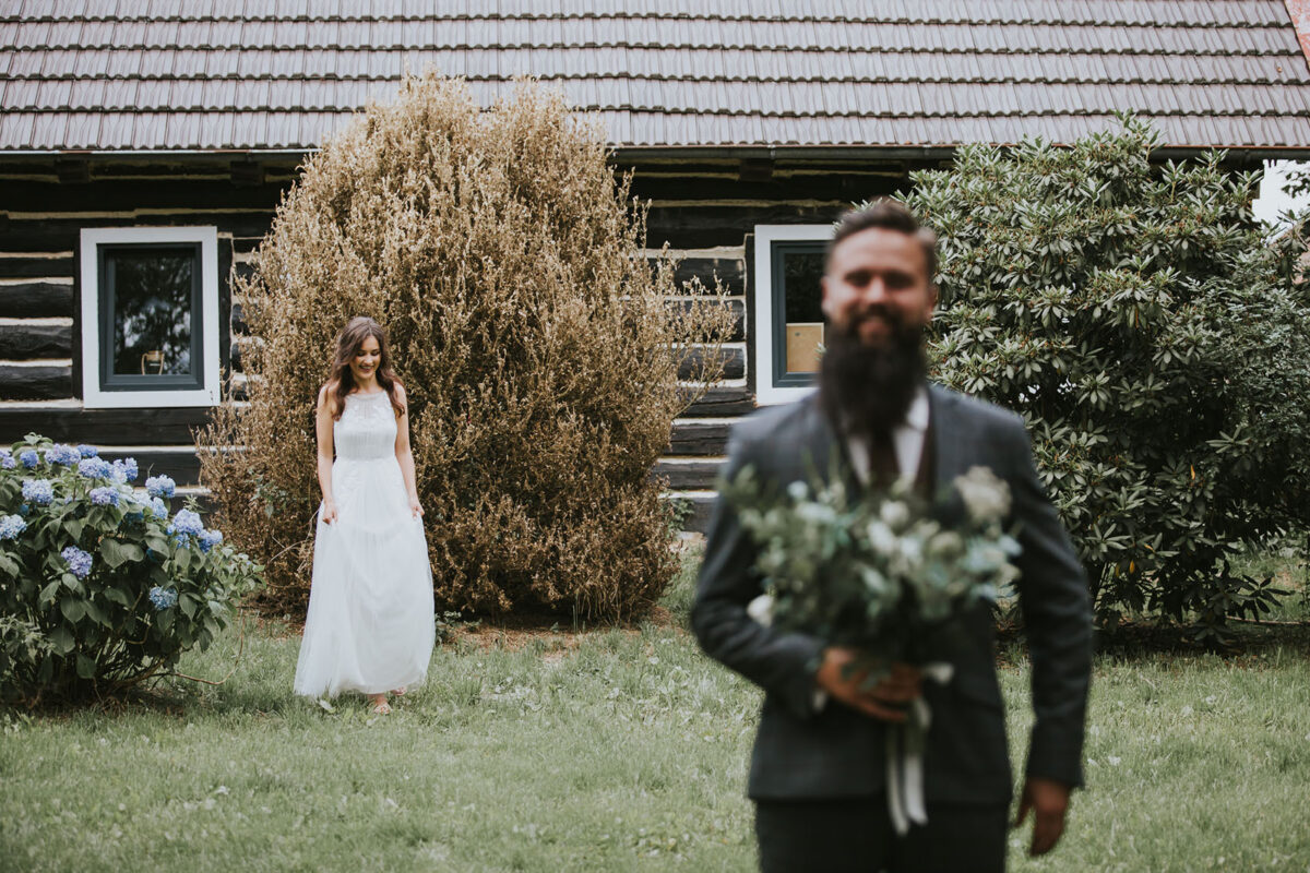 First Look zdjęcia, ślub w Starej Stodole Dobczyce, rustykalny ślub
