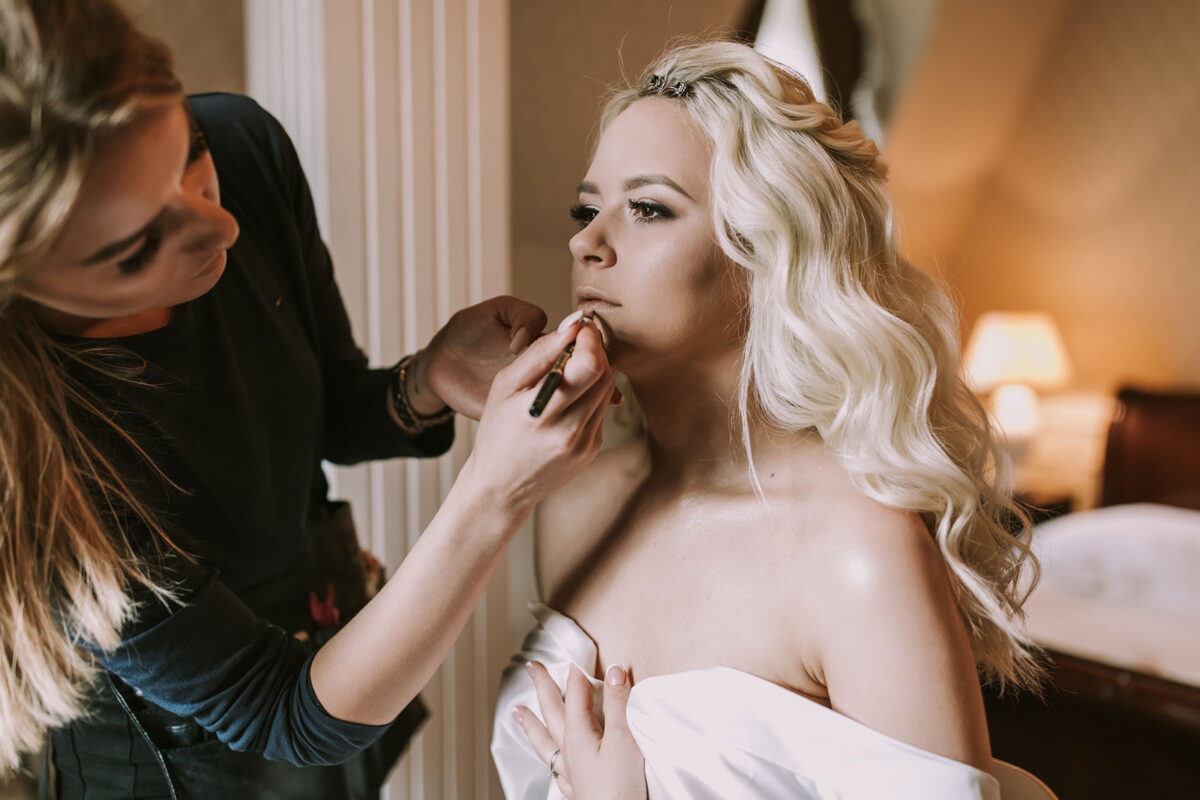 Ślub w Chełmie, Przygotowania ślubne w Dworze Sieraków, Kościół Narodzenia św. Jana Chrzciciela w Chełmie, 