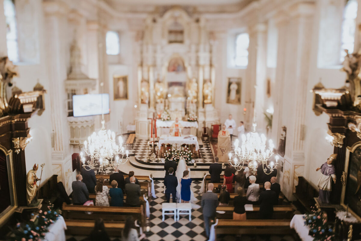 Ślub w Chełmie, Przygotowania ślubne w Dworze Sieraków, Kościół Narodzenia św. Jana Chrzciciela w Chełmie, 