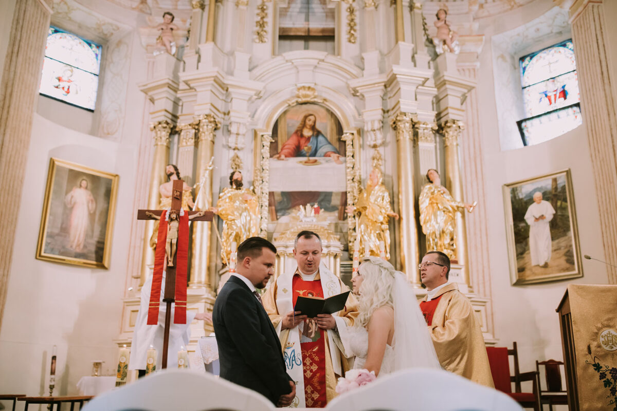 Ślub w Chełmie, Przygotowania ślubne w Dworze Sieraków, Kościół Narodzenia św. Jana Chrzciciela w Chełmie, 