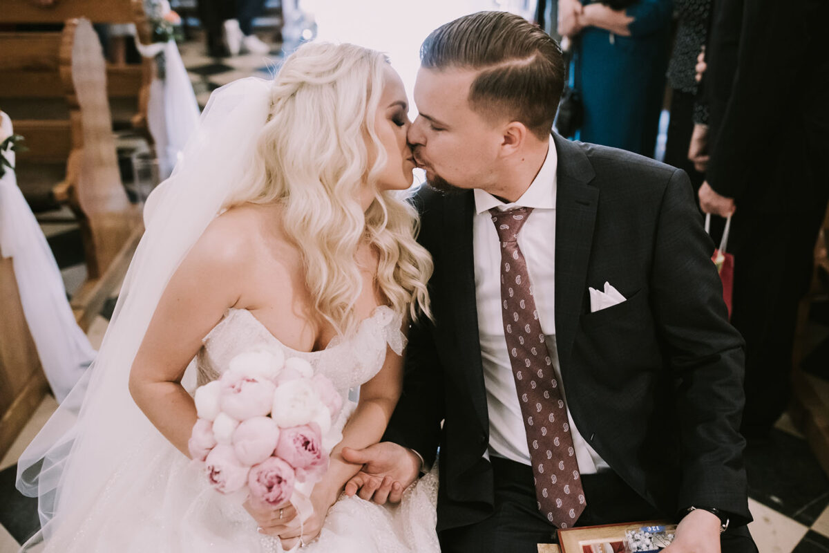 Ślub w Chełmie, Przygotowania ślubne w Dworze Sieraków, Kościół Narodzenia św. Jana Chrzciciela w Chełmie, 